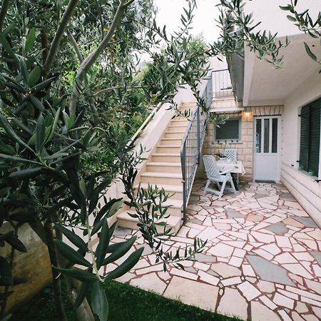 אומיס Villa Brigita מראה חיצוני תמונה